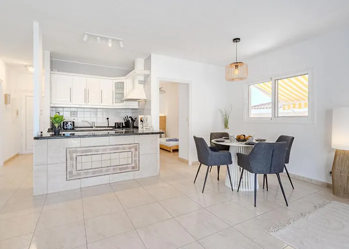 Mila Moon By Interhome וילה קיאו סלבאחה